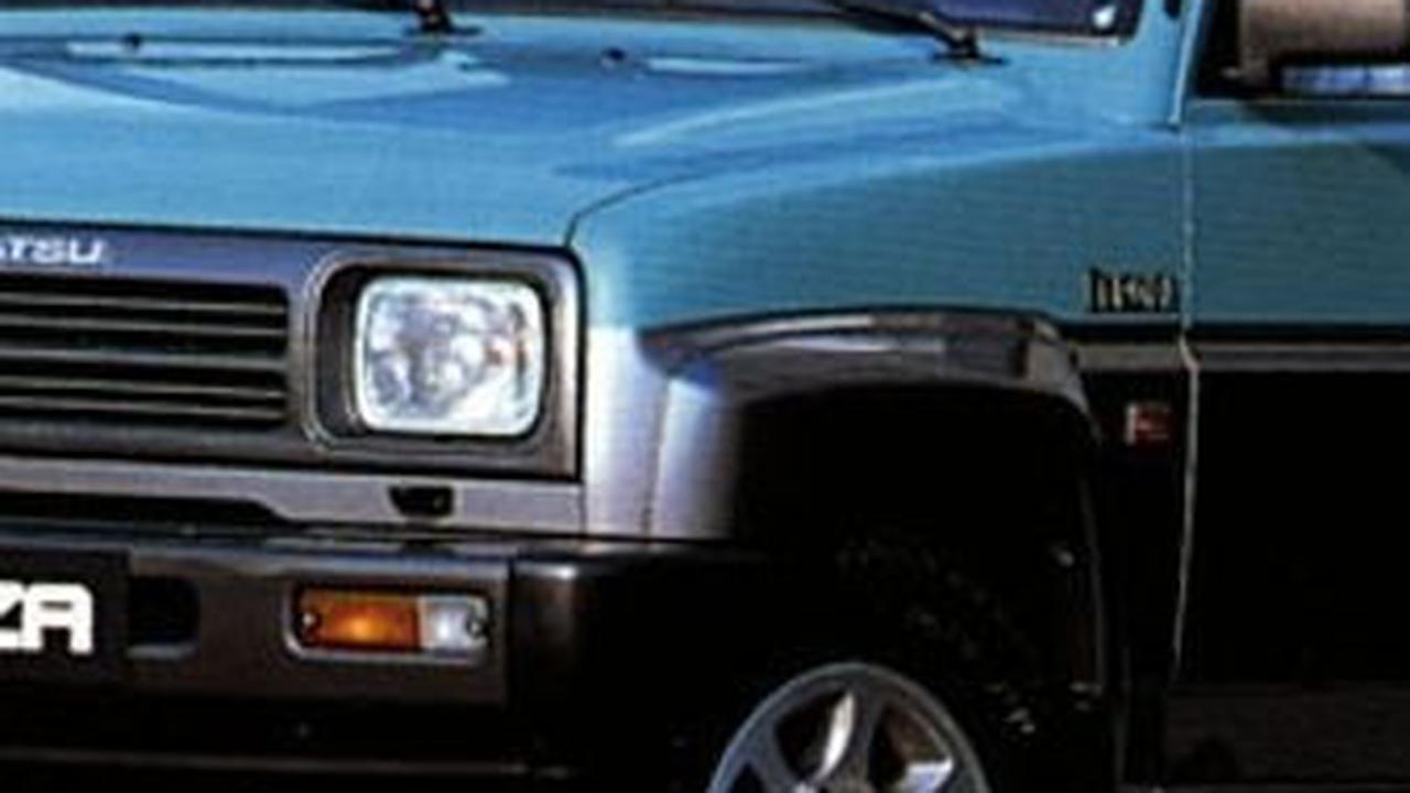 <b>Spesifikasi Daihatsu Feroza</b>
