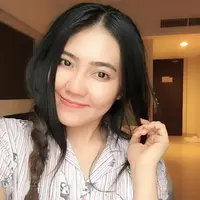 Dalam acara Result & Reunion Show Indonesian Idol 2018 yang digelar di Ecovention Ancol, Jakarta Utara, Senin (23/4), penyanyi asal Sidoarjo itu tampil sebagai bintang tamu. (Instagram/viavallen)