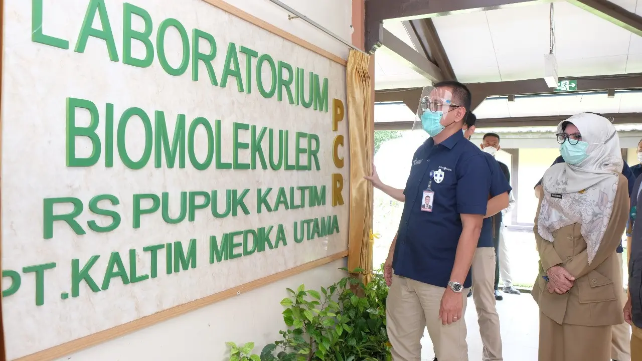 Direktur Utama Pupuk Kaltim Rahmad Pribadi meresmikan Laboratorium Biomolekuler Polymerase Chain Reaction (PCR) untuk analisa swab Covid-19 di RS Pupuk Kaltim