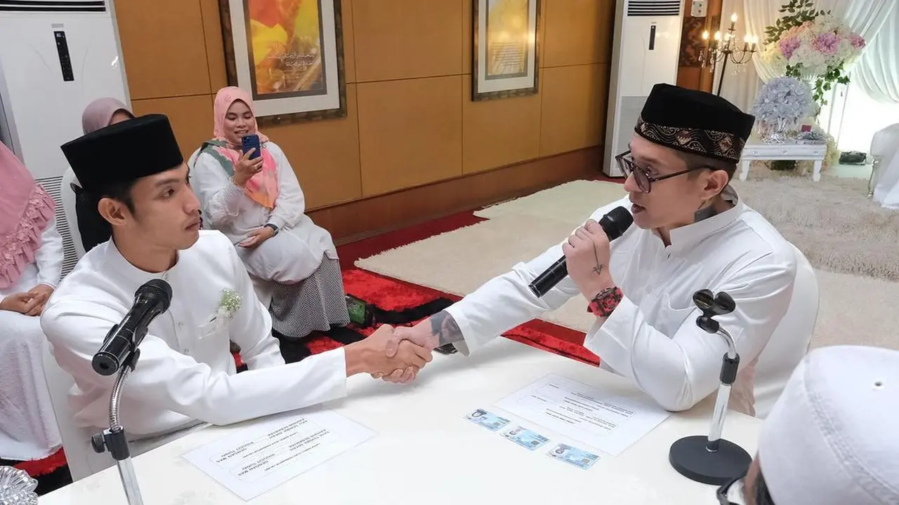 Miller Khan menjadi wali nikah Farali Khan dengan Muhammad Assyaqireen (Foto: Instagram miller_khan)