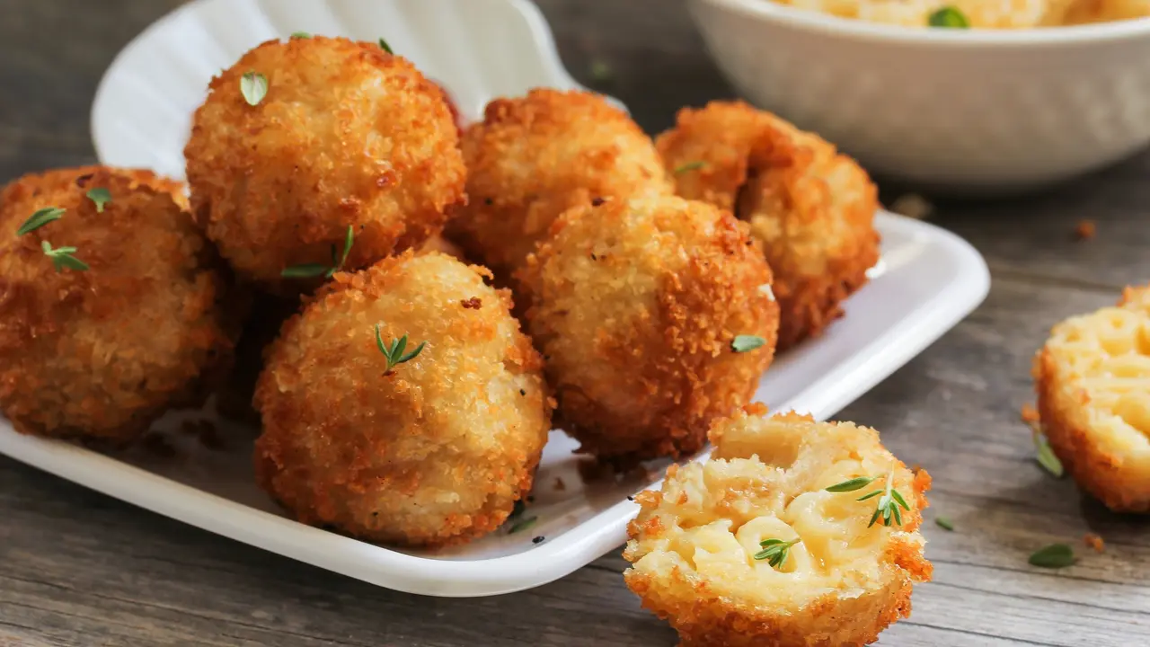 Bola Makaroni Keju