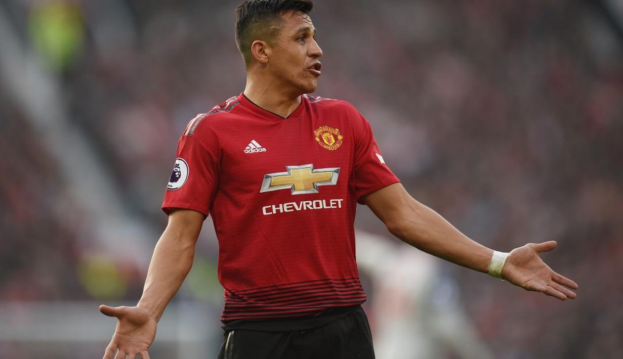 Namun kegigihan bintang timnas Chile tersebut menjadi identitas Sanchez menjadi bintang sepak bola dunia. Sanchez terkenal sebagai pemain yang siap bertarung merebut bola sejak di area pertahanan lawan. (AFP/Oli Scarff)