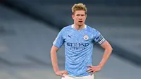 Kevin De Bruyne kesulitan mendapatkan performa terbaiknya bersama Manchester City akibat cedera. Ia hanya mencetak 5 gol dan 1 assist musim ini. Hal tersebut diduga menjadi faktor utama penurunan nilai pasarnya, yaitu sebesar 10 juta euro atau 161 miliar rupiah. (AFP/Laurence Griffiths)
