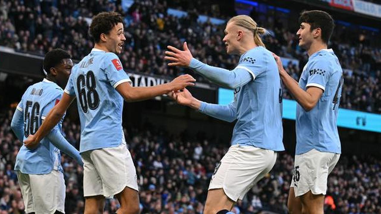 Menang Telak 10-1 atas Exeter, Talenta Muda Man City Jadi Sorotan
