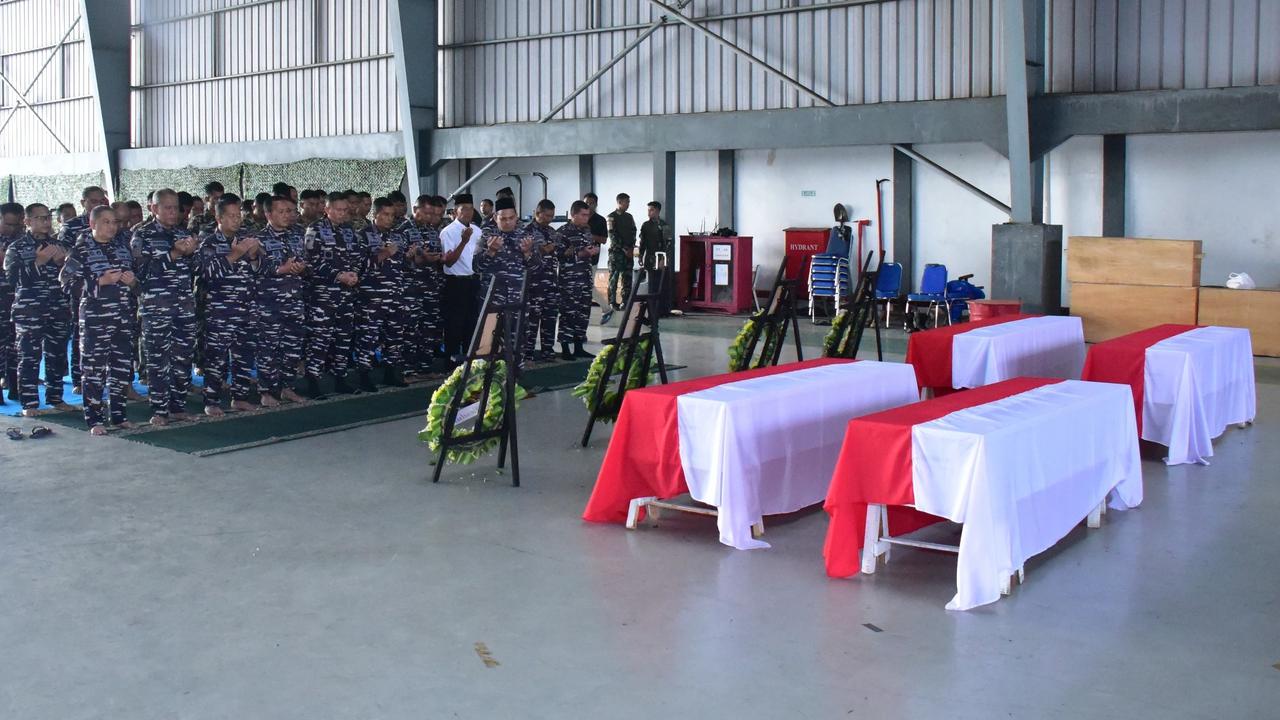 FOTO: Pangkormar Pimpin Pelepasan Prajurit Marinir Korban Longsor Cisarua