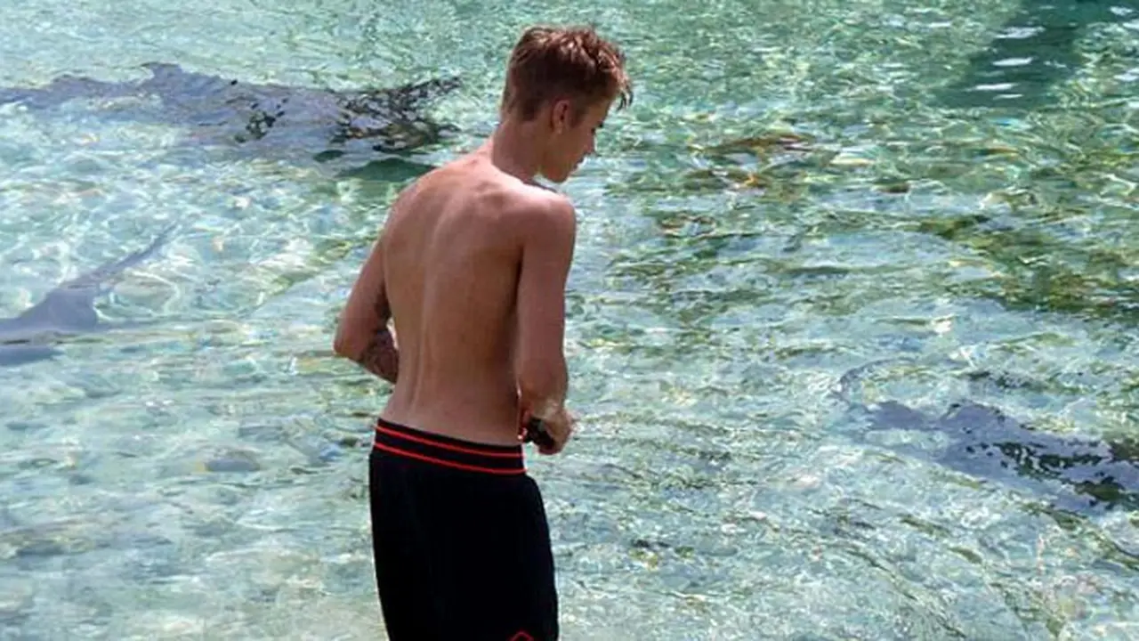 justin-bieber-hiu-130829b.jpg