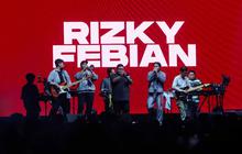 FOTO: Rizky Febian Bikin Penonton Hanyut dalam Suasana Malam The Sounds Project 2024