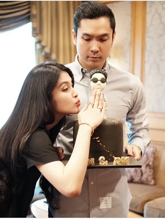 Sandra Dewi mengikuti saran dokter kandungan pribadinya. Demi mempermudah proses persalinan buah hatinya, istri Harvey Moies itu disarankan melakukan aktifitasnya dalam tempo sedang. (Instagram/sandradewi88)