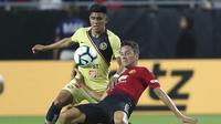 Aksi gelandang Manchester United, Ander Herrera saat melawan Club America. (AP Photo/Ralph Freso)