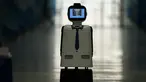Sebuah robot berkeliaran di aula tempat curling selama pertandingan curling ganda campuran di Olimpiade Musim Dingin Beijing, di Beijing, Minggu (6/2/2022). (AP Photo/Brynn Anderson)