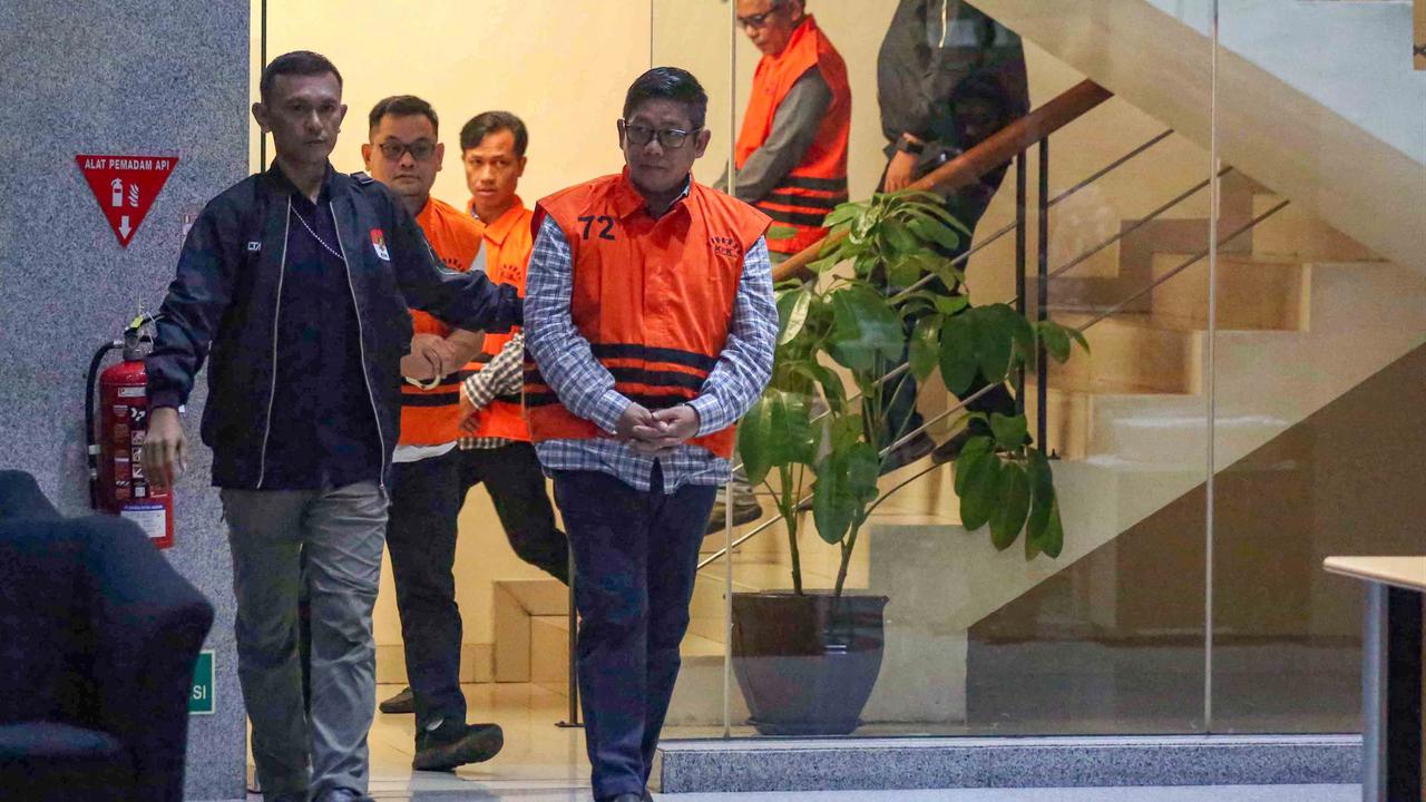 FOTO: KPK Tahan Empat Tersangka Baru dalam Kasus Suap Proyek PUPR OKU