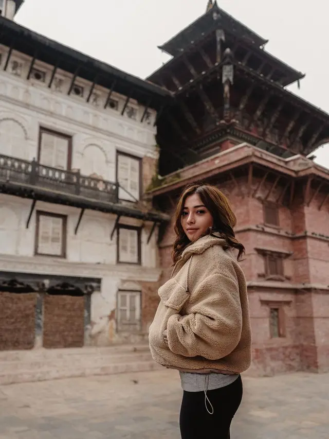 Biasa Mewah, Ini 7 Potret Seru Nikita Willy Liburan ala Backpacker ke Nepal