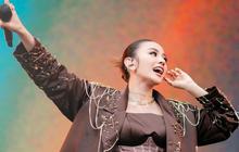 Potret Cantik Mahalini Pakai Kostum Unik di Atas Panggung, Peniti yang Dipakainya Banyak Sekali