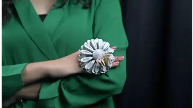 Cincin berhiaskan 50.000 berlian, dan memenangkan Guinness World Records (Tangkapan layar dari website guinnessworldrecords.com)
