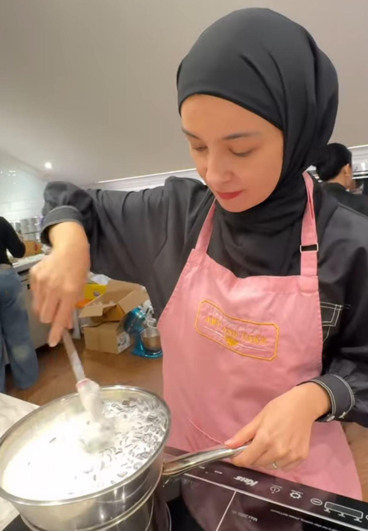 Momen Seru di Balik Kekompakan Shireen Sungkar, Ryana Dea, dan Paula Verhoeven Saat Baking Class