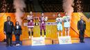 Pasangan ganda putri Indonesia, Amalia Cahaya Pratiwi/Siti Fadia Silva Ramadhanti saat di podium juara Thailand Masters 2026 usai menumbangkan wakil China, Bao Li Jing/Li Yi Jing di Stadion Nimibutr, Bangkok, Thailand, Minggu (1/2/2026) siang WIB. (Dok. PBSI)