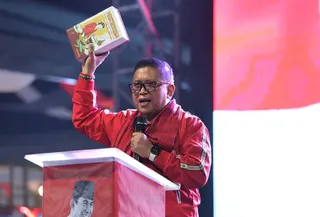 Sekretaris Jenderal DPP PDI Perjuangan (PDIP), Hasto Kristiyanto saat hadir dalam Festival Wisata Kuliner Nusantara Bulan Bung Karno 2026 di Tangerang Selatan,  Jumat (12/6/2026) malam. (Foto: Tim Media DPP PDIP).