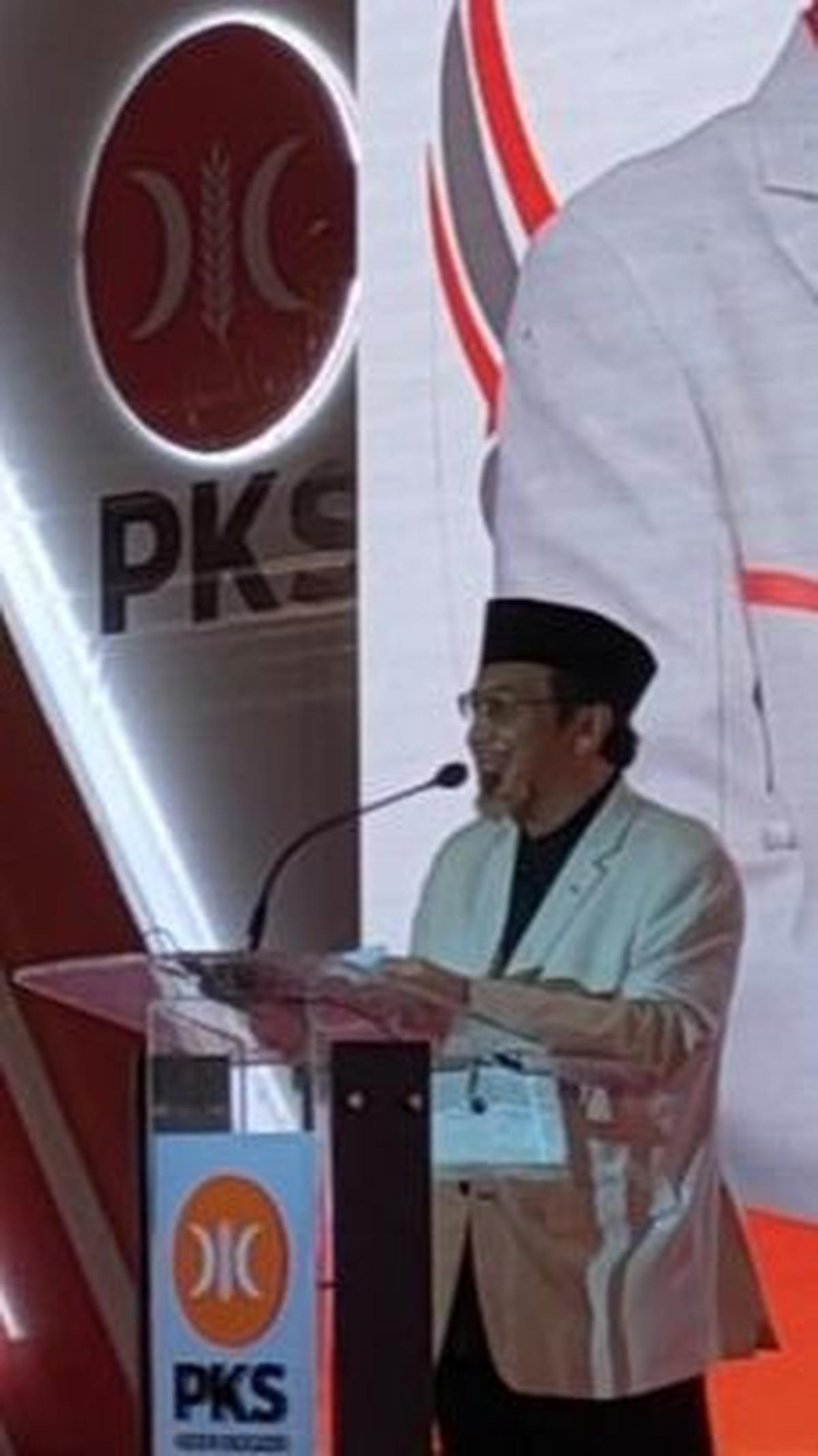 DI tempat yang sama, Ketua Majelis Pertimbangan Pusat (MPP) PKS Suswono menegaskan, jangan alergi terhadap slogan perubahan yang diusung koalisi Anies Baswedan. Dia menjamin, jika Anies presiden, maka tak akan menghapus sepenuhnya rencana pemerintahan Pre