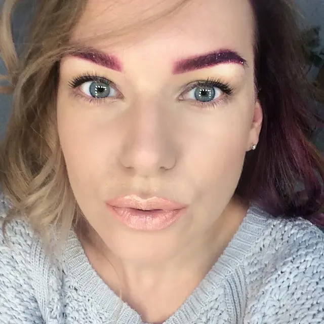 6 Tren Makeup Ini Unik Banget, Mulai dari Eyeliner Sampai Desain Cat Kuku