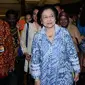 Presiden kelima RI Megawati Soekarnoputri usai menghadiri pembukaan Festival Prestasi Indonesia di JCC Jakarta, Senin (21/8). Festival dibuka oleh Menko Kemaritiman Luhut B Pandjaitan. (Liputan6.com/Helmi Fithriansyah)