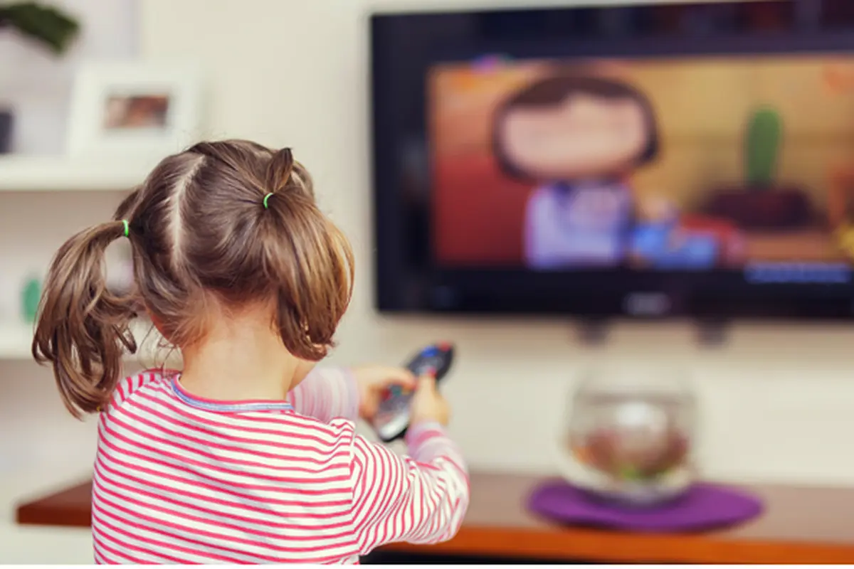 Gara-gara Nonton TV 1 Jam, Benarkah Anak Bisa Kegemukan?