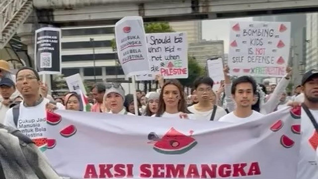 Seleb di aksi bela Palestina di Monas, Minggu (5/11/2023)