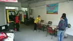 Sedang duduk di depan toko, seorang mahasiswa di Dayeuhkolot, Bandung, jadi korban penyerangan salah sasaran oleh dua kelompok pemuda.