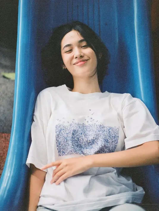 Dua Hati Biru merupakan sekuel dari film sebelumnya Dua Garis Biru, di mana tokoh Dara diperankan oleh Adhisty Zara. [Foto: Instagram/nuradatau]