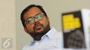 Koordinator KontraS, Haris Azhar (kiri) menyimak pernyataan saat peluncuran Laporan HAM 2015 Amnesty International di Jakarta, Rabu (24/2/2016). Amnesty International meluncurkan buku Laporan HAM sepanjang 2015. (Liputan6.com/Helmi Fithriansyah)