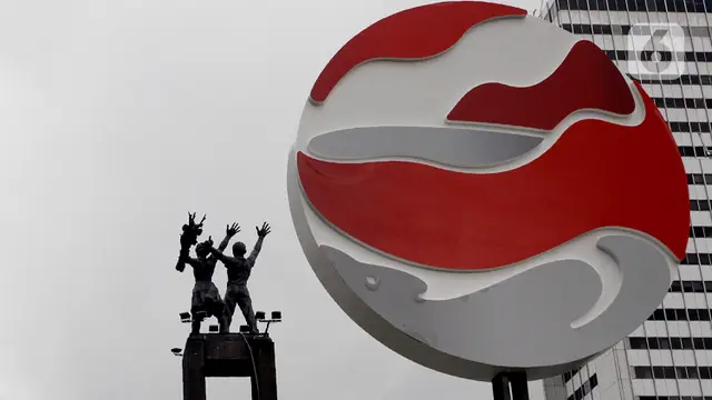 Logo KTT ASEAN Summit 2023 menghiasi kawasan di Bundaran Hotel Indonesia (HI), Jakarta Pusat, Kamis (2/2/2023). KTT ASEAN Summit 2023 ini akan dilaksanakan pada 5 hingga 7 Mei mendatang. (Liputan6.com/Johan Tallo)