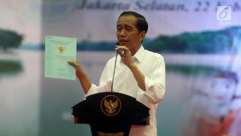 Jokowi Bagikan 3.000 Sertifikat Tanah di Pasar Minggu