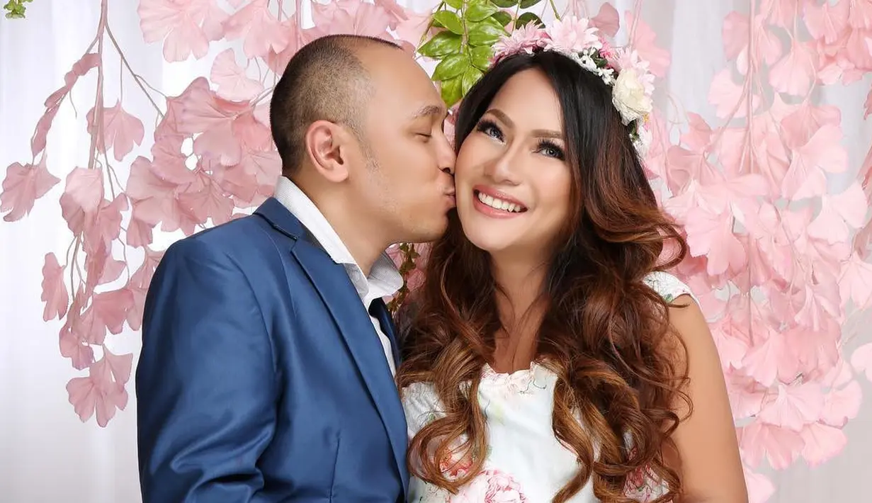 Kabar bahagia datang Jenny Cortez. Pemeran dan presenter tersebut baru saja melahirkan anak pertama dari pernikahannya dengan Tomy Adrianto. (Instagram/jennycortez_dj)