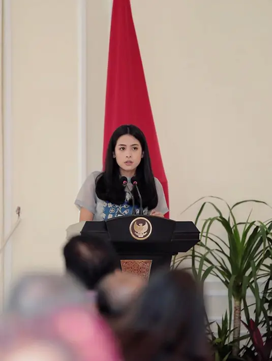 "Terimakasih Wakil Presiden RI Bapak Jusuf Kalla, Mr. Andrew Forrest, dan Para pemuka agama yang saya hormati. It really was an inspiring and moving movement and declaration." Tulis dalam akun Instagram.  (Instagram/maudyayunda)