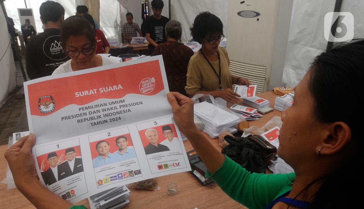 Tidak semua orang bisa masuk ke area gudang logistik KPU Kota Tangerang Selatan. (merdeka.com/Arie Basuki)