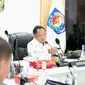 Ketua Satuan Tugas (Kasatgas) Percepatan Rehabilitasi dan Rekonstruksi (PRR) Pascabencana Sumatera Tito Karnavian saat rapat internal. (Liputan6.com/ Dok Ist)