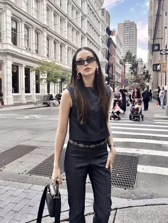 <p>Siluet gaya sederhana berhasil meningkatkan elevansi gaya Alyssa. [Foto: Instagram/ Alyssa Daguis&eacute;]</p>