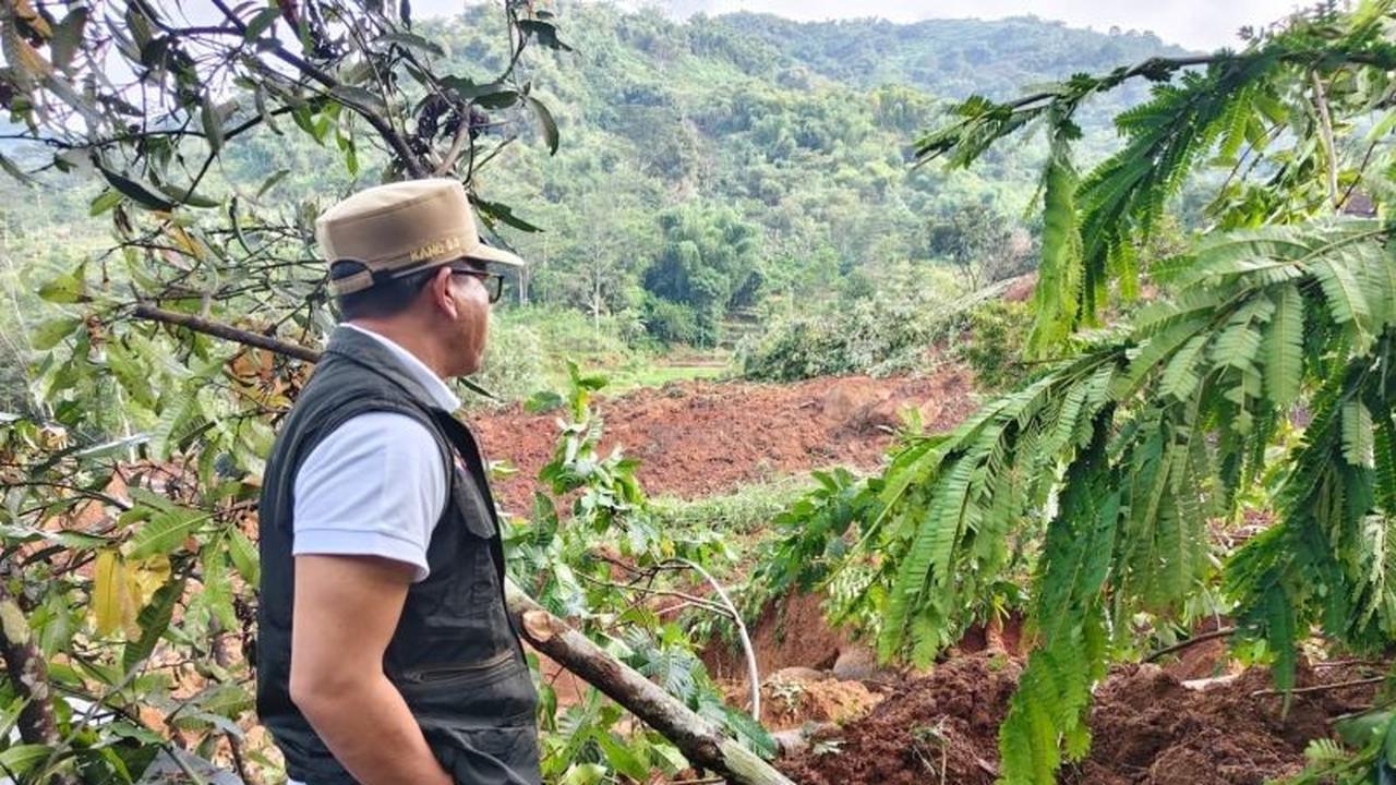 Bupati Bandung Pimpin Langsung Pencarian Korban Longsor Arjasari, Tiga Warga Masih Hilang