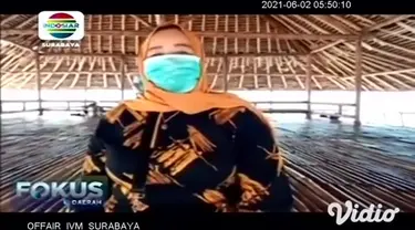 Menjelajahi hutan mangrove dan melepas lelah di gazebo yang berada di tengah laut Pantai Timur Surabaya membuat pengunjung serasa berada di pedalaman nusantara.