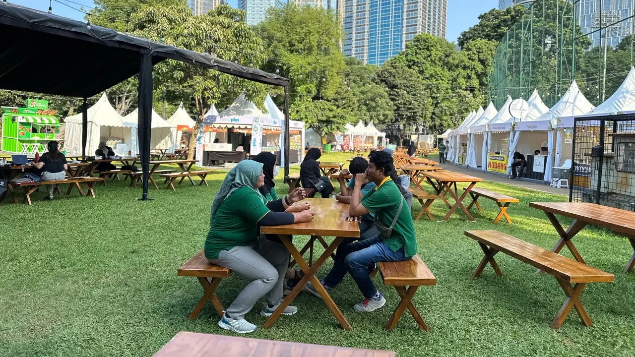 Sundown Markette, sebuah konsep open foodcourt berkonsep piknik, resmi hadir di Taman Softball GBK selama bulan Ramadan.