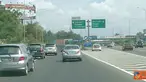 Citizen6, Jakarta: Tiga sepeda motor masuk Jalan Tol. Motor ini terlihat bersama rombongan pengantar jenazah, masuk dari arah UKI Cawang, dan keluar di Pintu Tol Cibubur 1, Minggu (10/4) siang.(Pengirim: Adrianto)