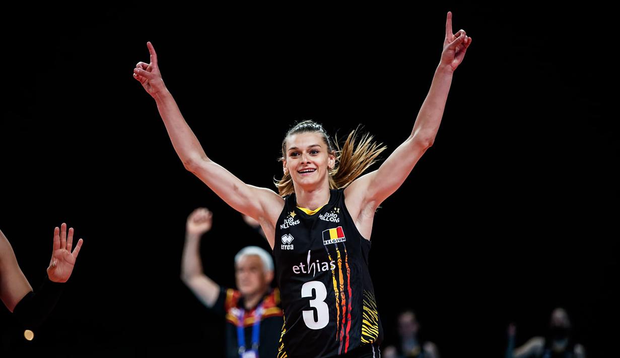 Britt Herbots. Pemain Belgia berusia 22 tahun berpostur 182 cm yang berposisi sebagai outside hitter ini memimpin daftar top skor sementara hingga berakhirnya babak penyisihan grup. Ia total mengoleksi 306 poin yang diperoleh dari 282 smash, 15 block dan 9 service. Sayang, Belgia tidak lolos ke babak perempatfinal karena hanya menempati posisi ke-15 di klasemen akhir penyisihan grup dari total 16 peserta. (volleyballworld.com)
