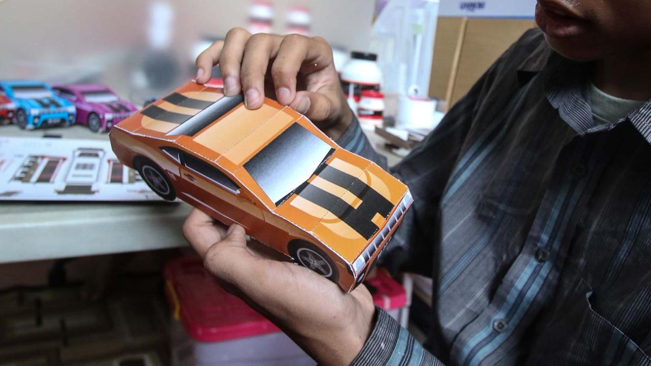 Berbagai bentuk diciptakan di rumah produksi Ichinogami ini.<br><br>Mulai dari bentuk kendaraan, boneka, ondel-ondel hingga miniatur bangunan dikerjakan oleh tim yang ahli di bidangnya.