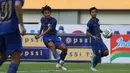 Bek PSIS Semarang, Riyan Ardiansyah (kiri) mencetak gol kemenangan timnya ke gawang Persela Lamongan dalam laga pekan pertama BRI Liga 1 2021/2022 di Stadion Wibawa Mukti, Cikarang, Sabtu (04/09/2021). (Bola.com/Bagaskara Lazuardi)