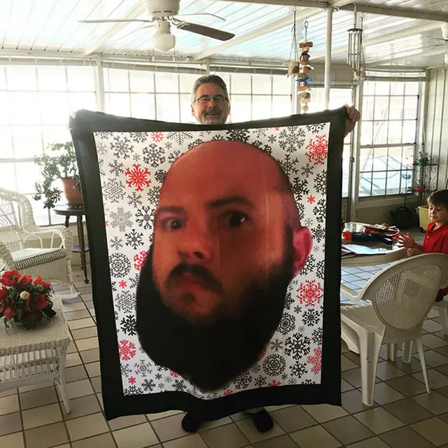 hadiah natal nyeleneh