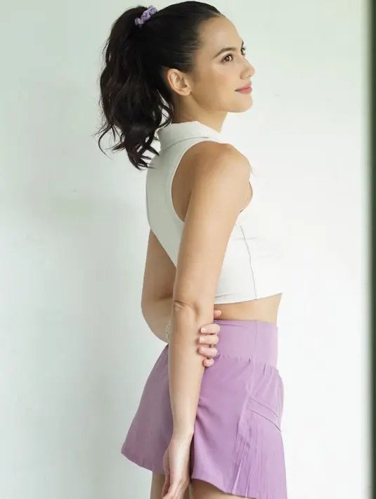 Wajah cantik dan body goals perempuan 30 tahun ini selalu berhasil membuat mata sulit berkedip. (FOTO: instagram.com/pevpearce/)