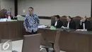 Edy Nasution sebelum menjalani sidang tuntutan terkait kasus suap di Pengadilan Tipikor, Jakarta, Senin (21/11). Edy Nasution, dituntut 8 tahun penjara oleh Jaksa Komisi Pemberantasan Korupsi (KPK). (Liputan6.com/Helmi Affandi)