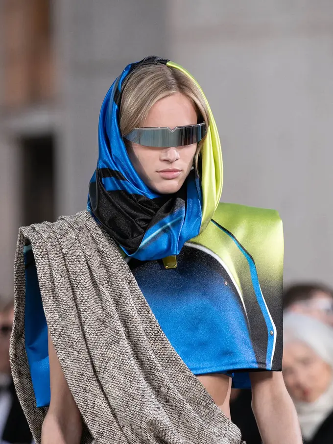 Louis Vuitton Membawa Paduan Edgy dan Futuristik dalam Koleksi Women’s Cruise 2023
