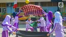 Keseruan siswa mengikuti lomba bola dengan menggunakan sarung saat memeriahkan HUT ke-79 RI di SDI Al Hidayah, Cinere, Depok, Kamis (154/8/2024). (merdeka.com/Arie Basuki)