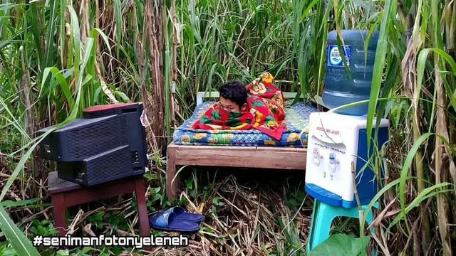 6 Potret Pemuda Tidur di Kebun Ini Bikin Tepuk Jidat