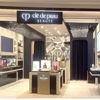 Clé de Peau Beautè membuka flagship store pertama di Indonesia sekaligus meluncurkan koleksi terbatas kolaborasi dengan Alex Orvain dan Marine Montagnier.